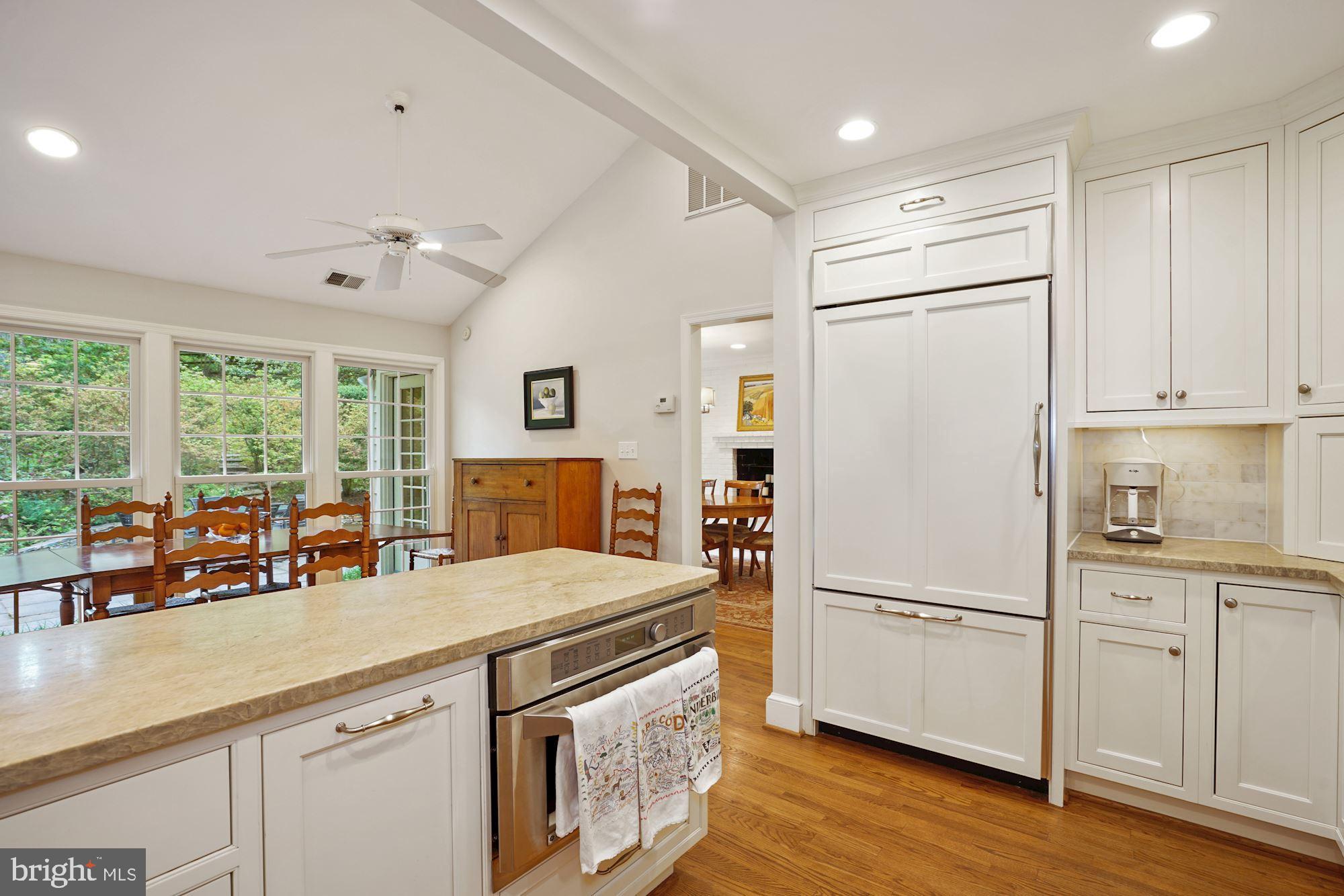 COUNTRY CLUB HILLS - Residential