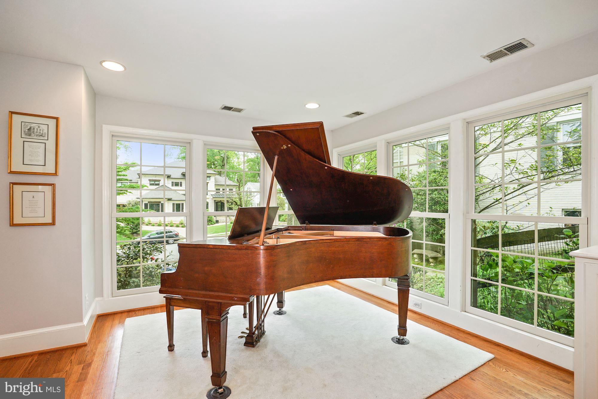 COUNTRY CLUB HILLS - Residential