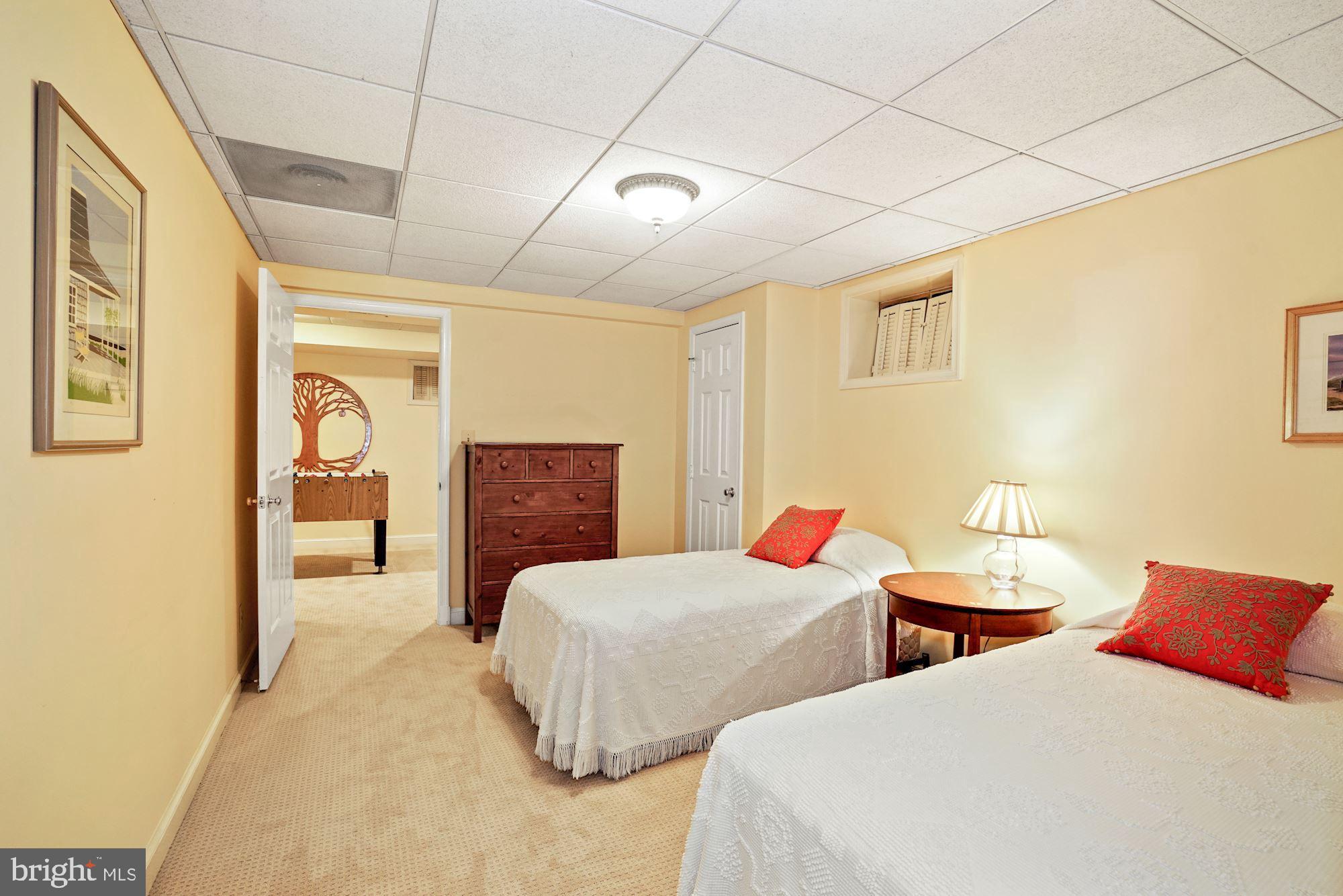 COUNTRY CLUB HILLS - Residential