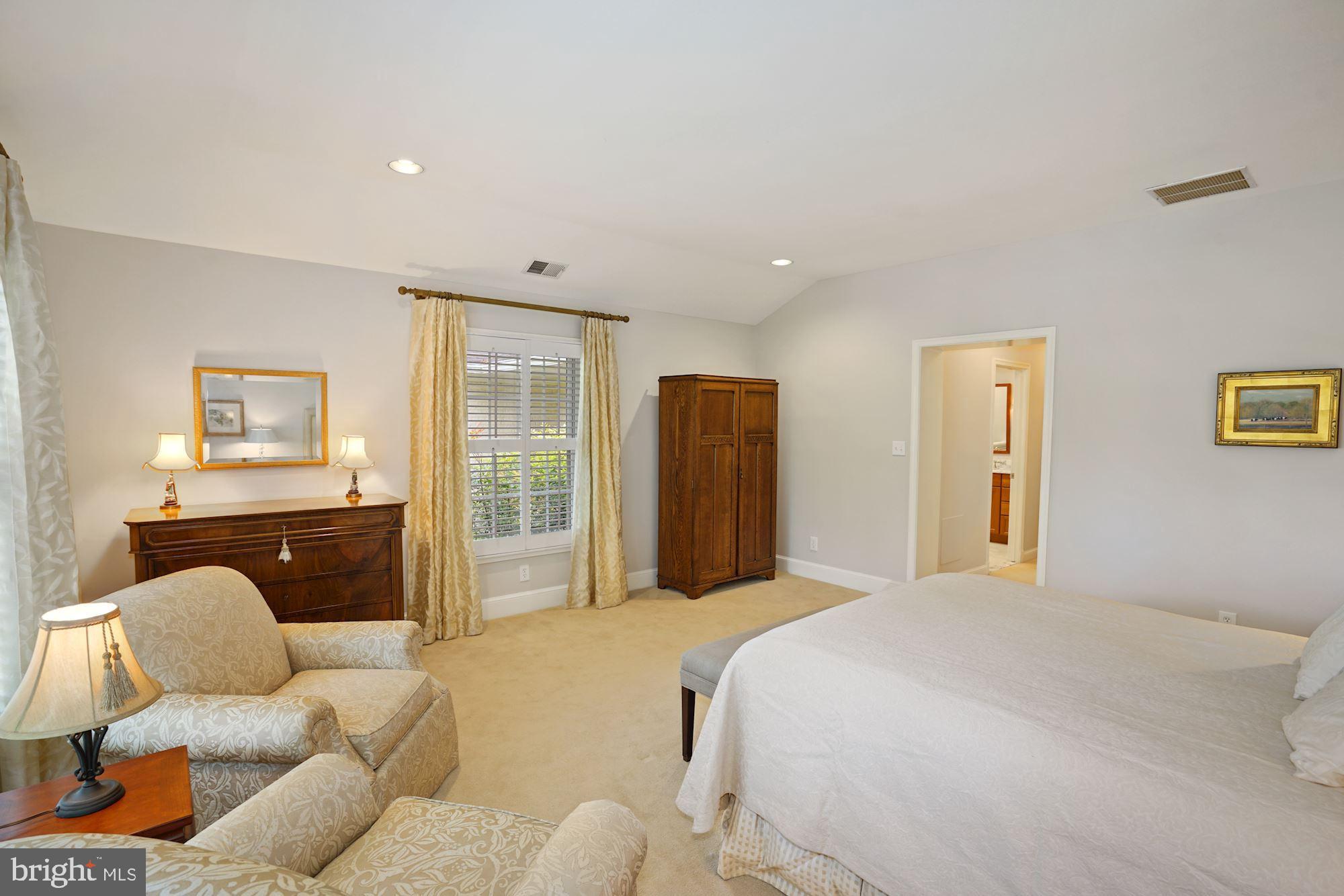 COUNTRY CLUB HILLS - Residential