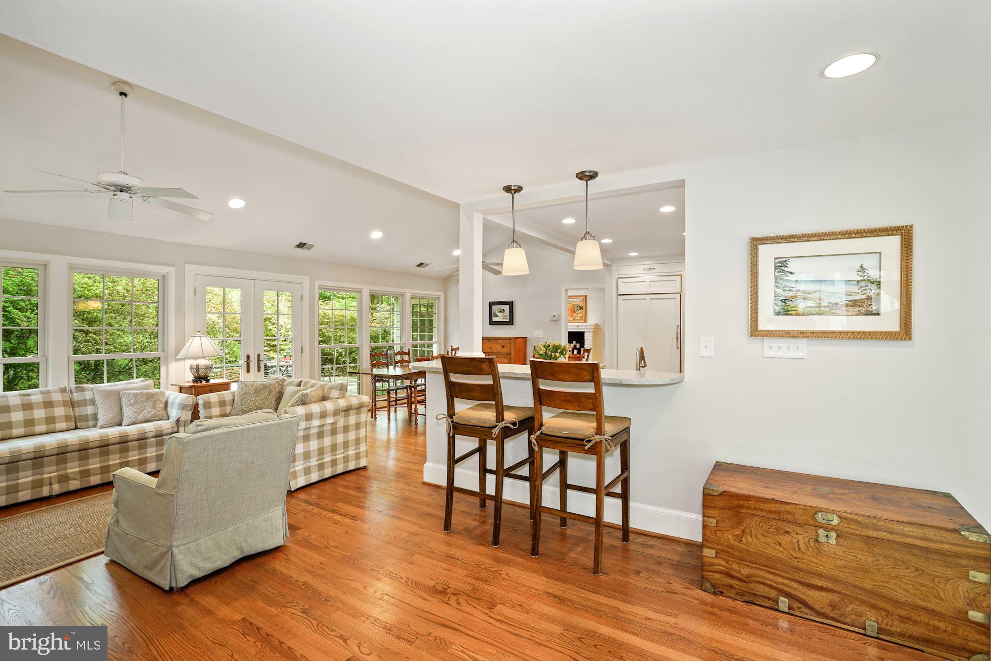 COUNTRY CLUB HILLS - Residential