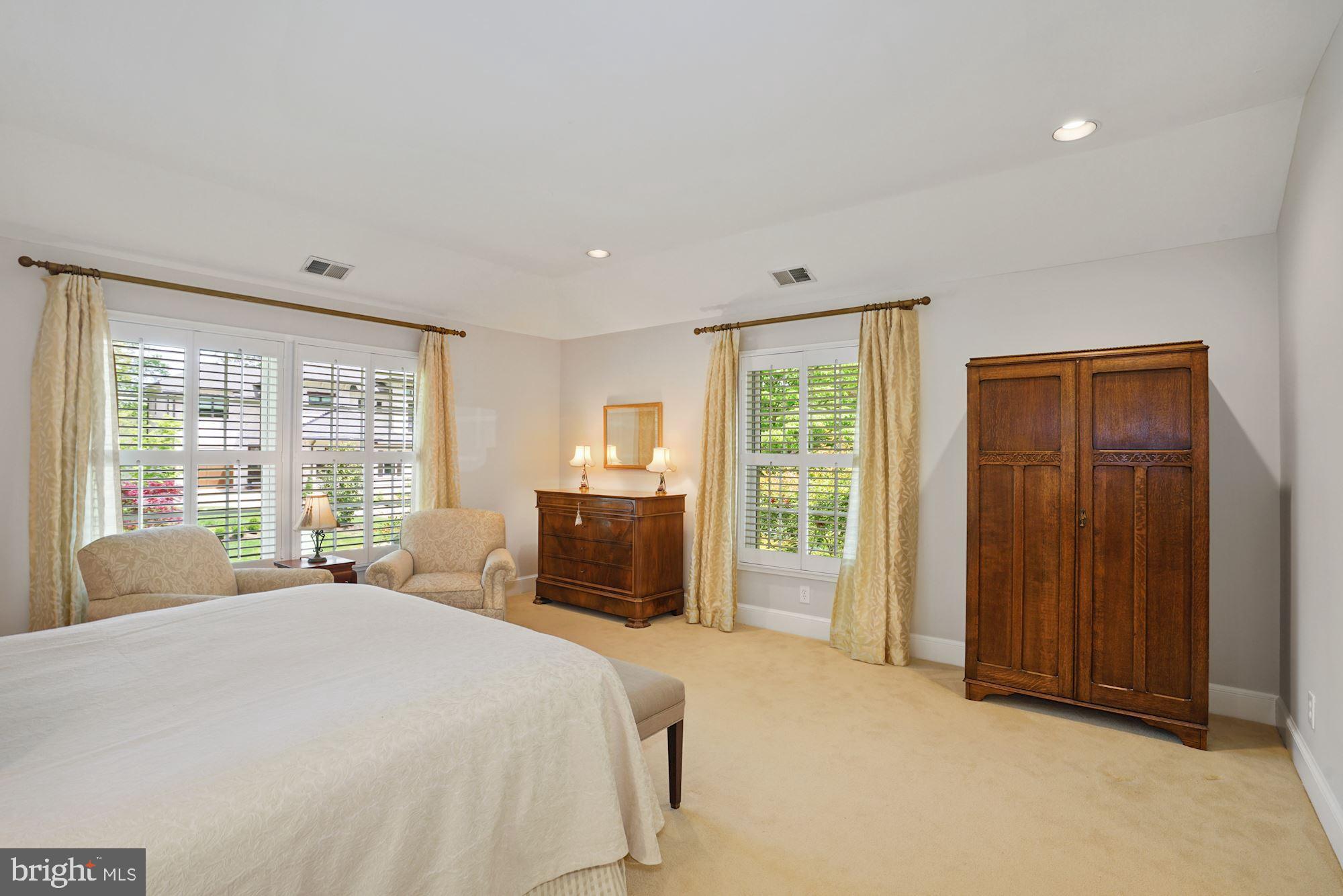 COUNTRY CLUB HILLS - Residential