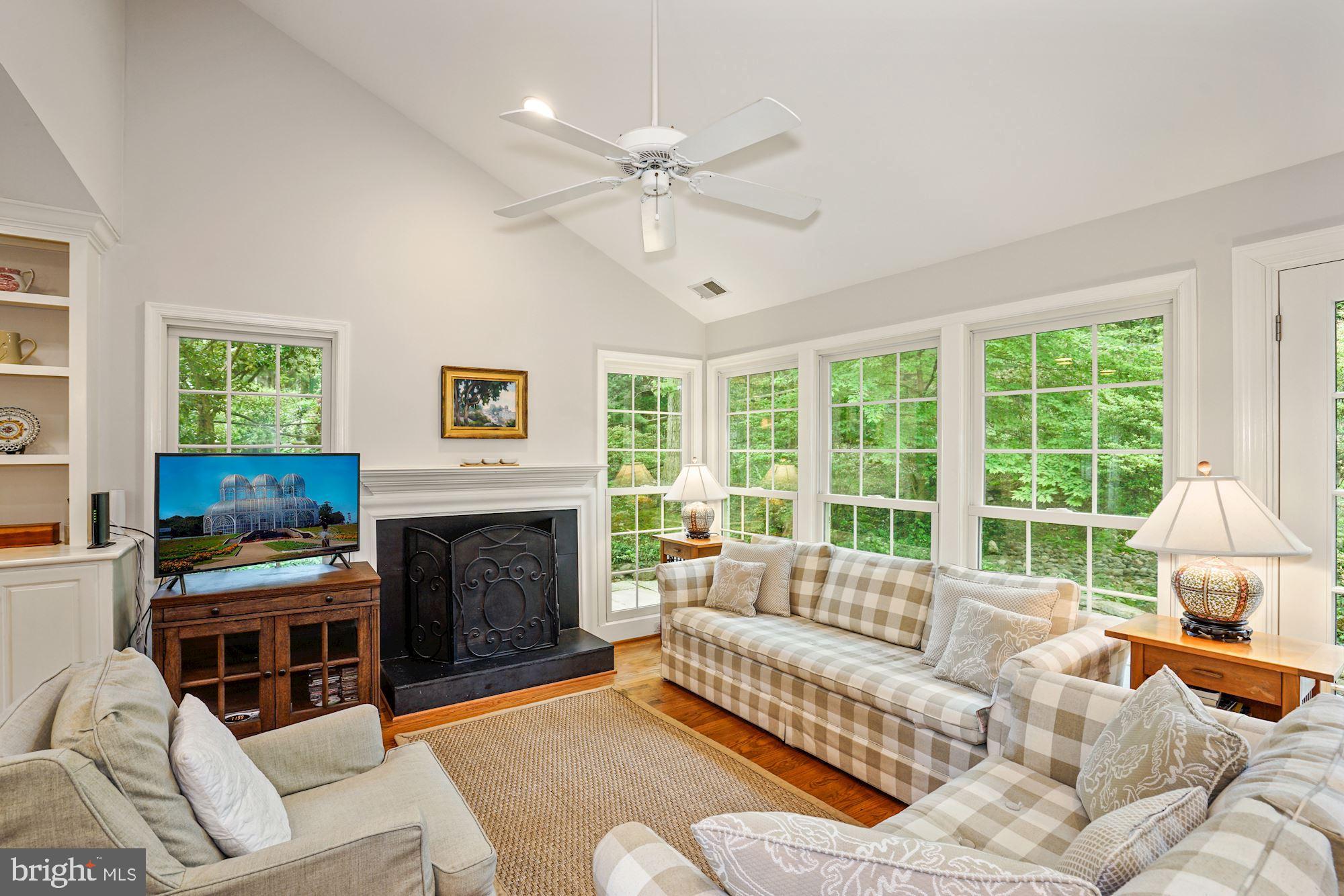 COUNTRY CLUB HILLS - Residential