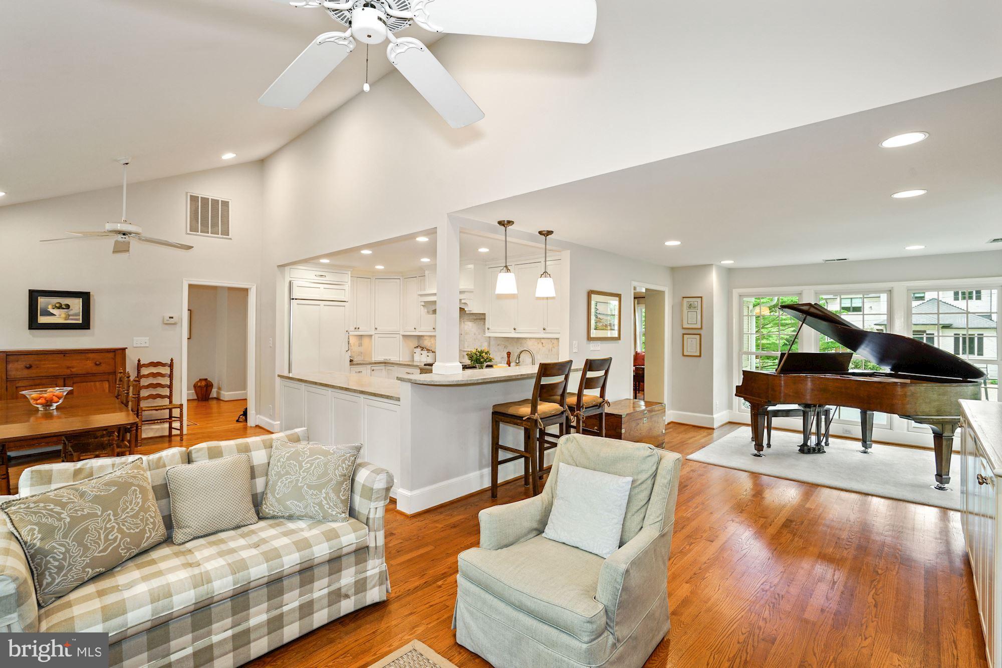 COUNTRY CLUB HILLS - Residential