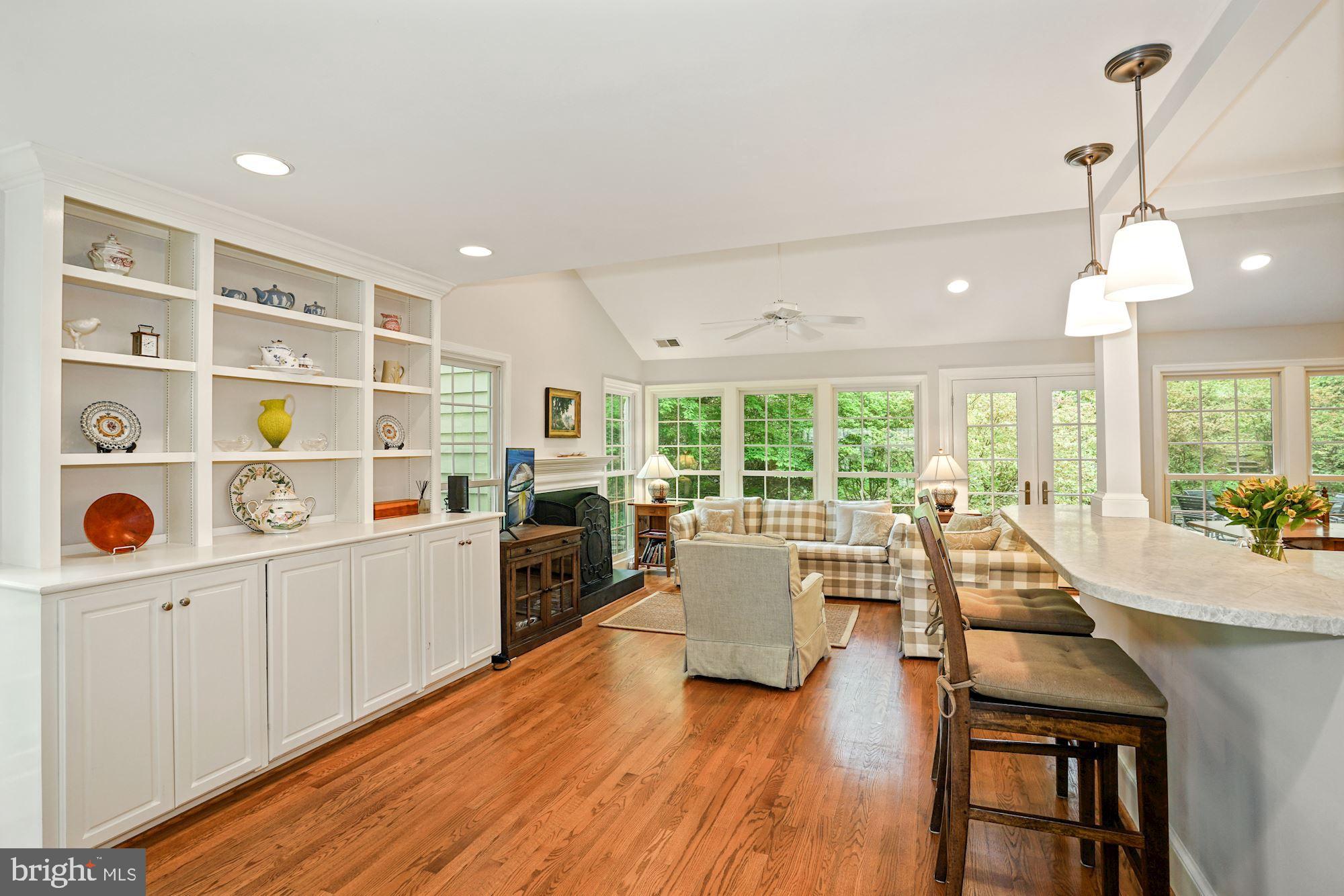 COUNTRY CLUB HILLS - Residential