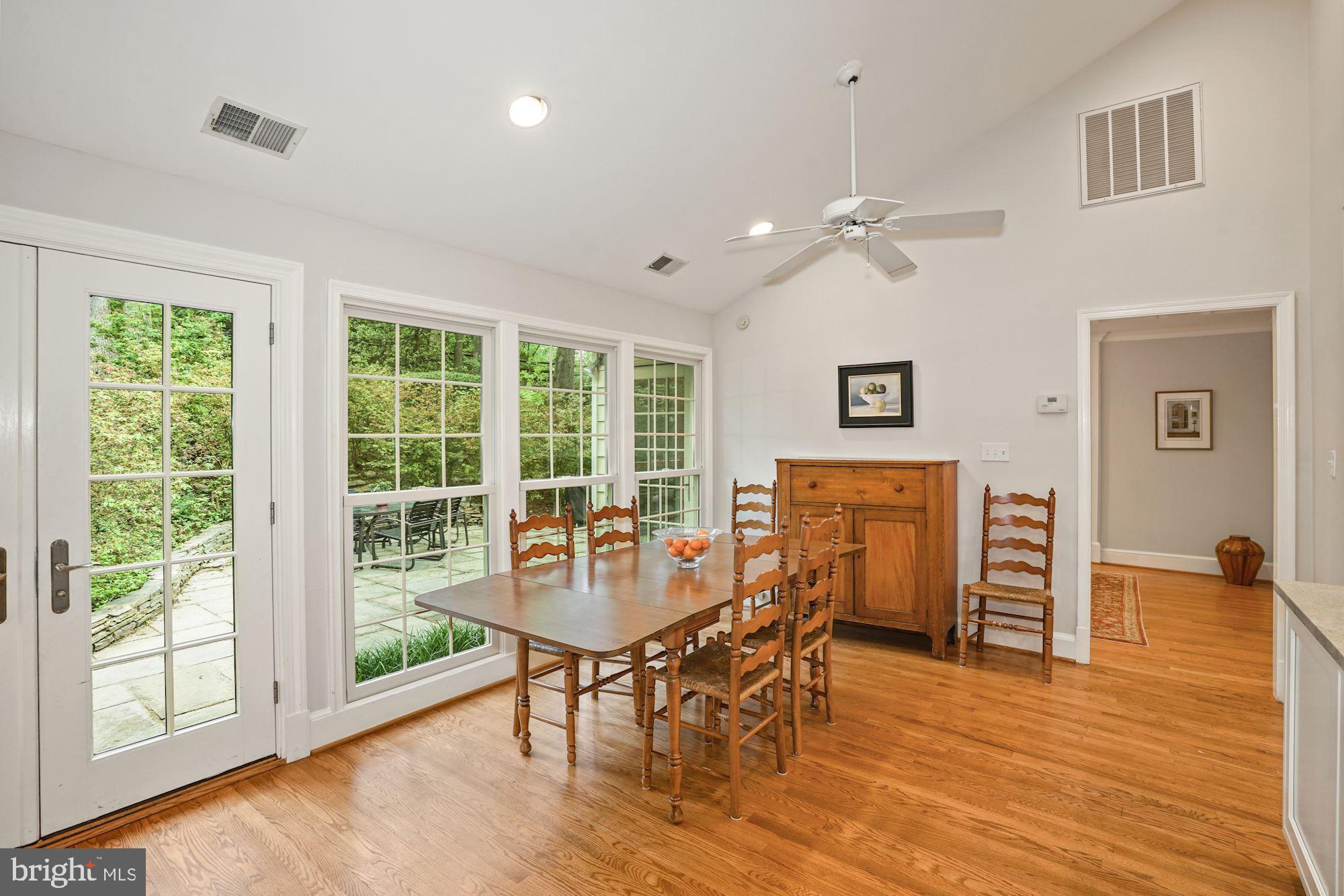 COUNTRY CLUB HILLS - Residential