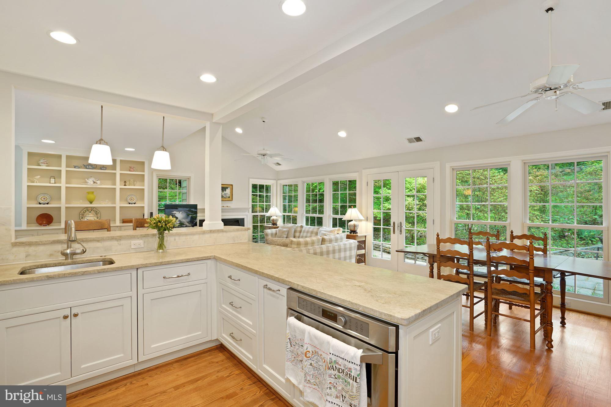 COUNTRY CLUB HILLS - Residential