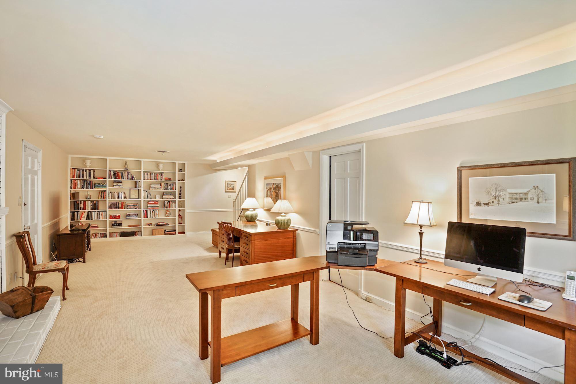 COUNTRY CLUB HILLS - Residential