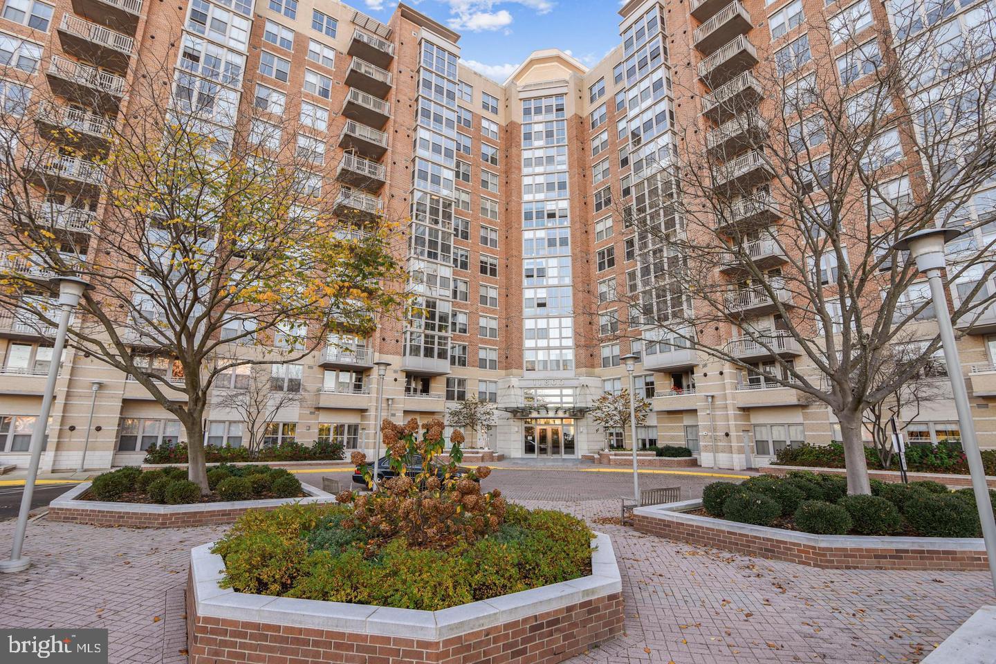 CARLTON HOUSE - Residential Lease