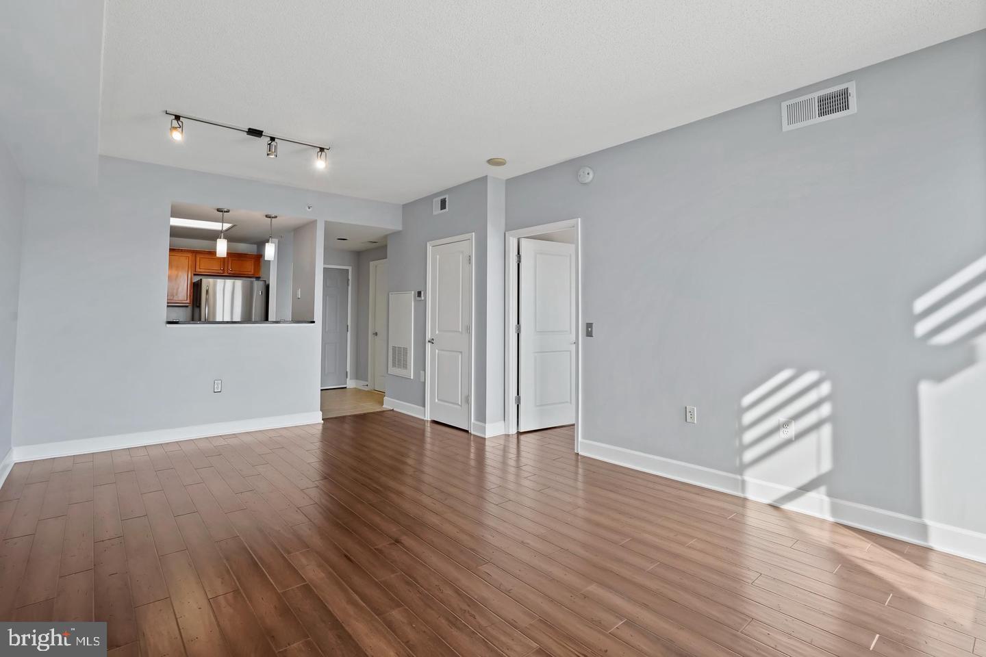 CARLTON HOUSE - Residential Lease