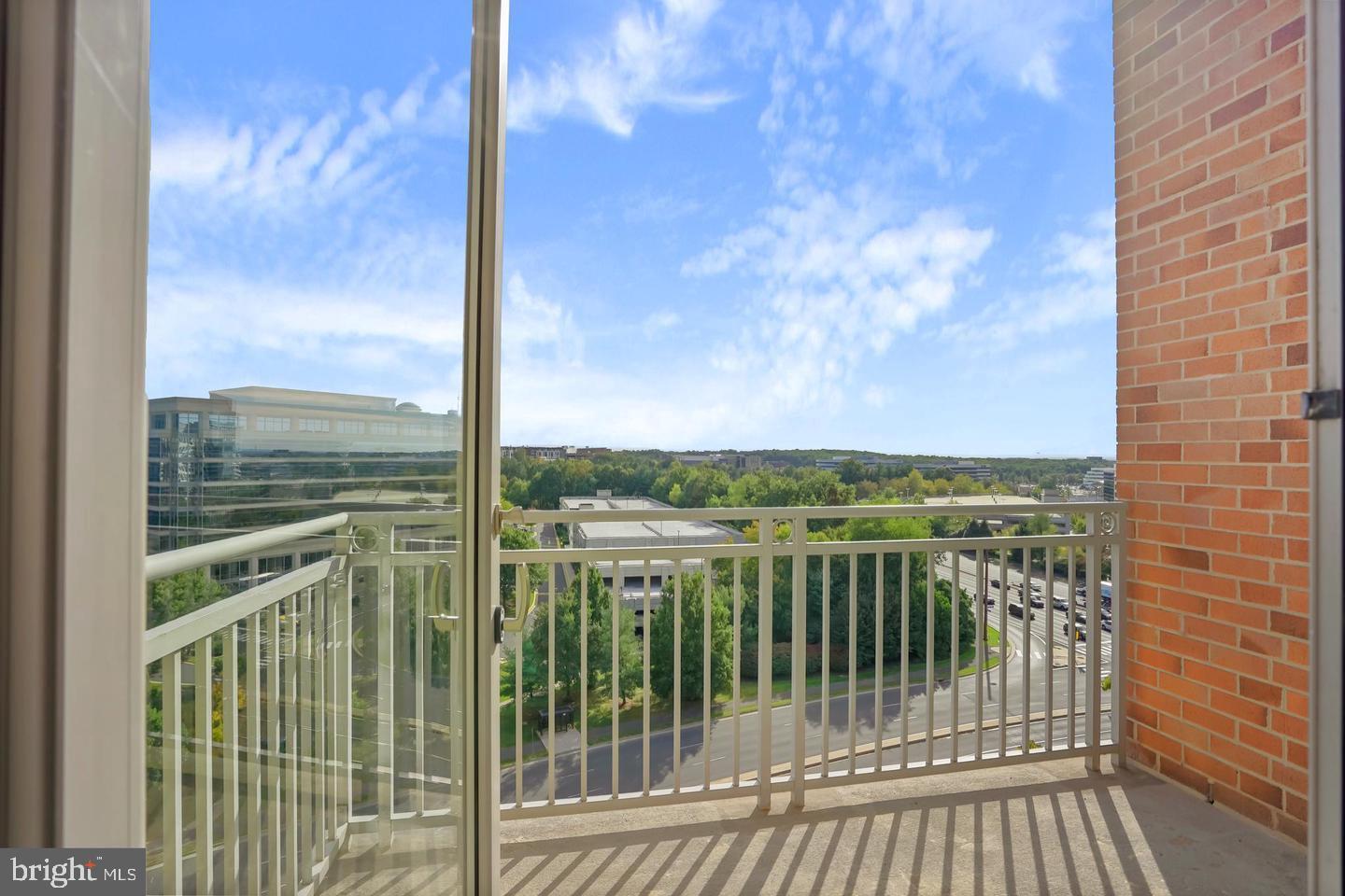 CARLTON HOUSE - Residential Lease