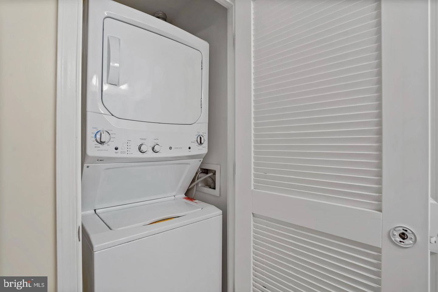 CARLTON HOUSE - Residential Lease