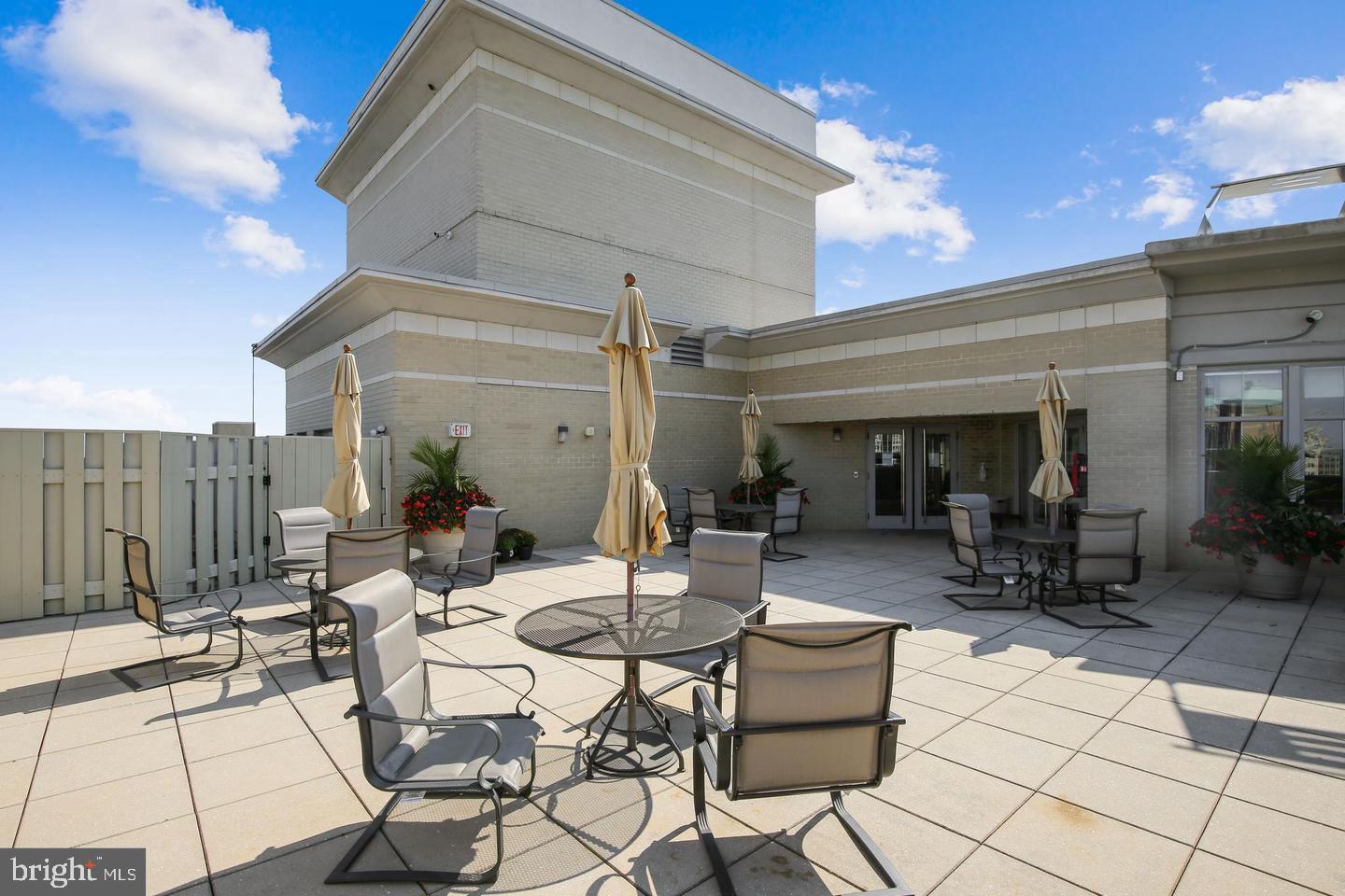 CARLTON HOUSE - Residential Lease