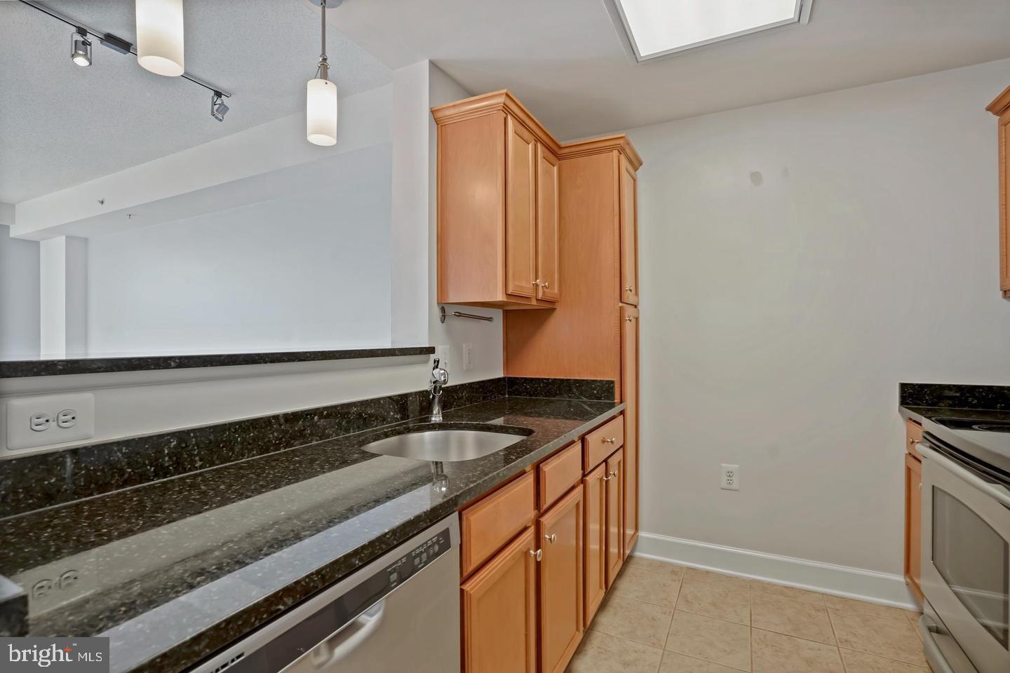 CARLTON HOUSE - Residential Lease