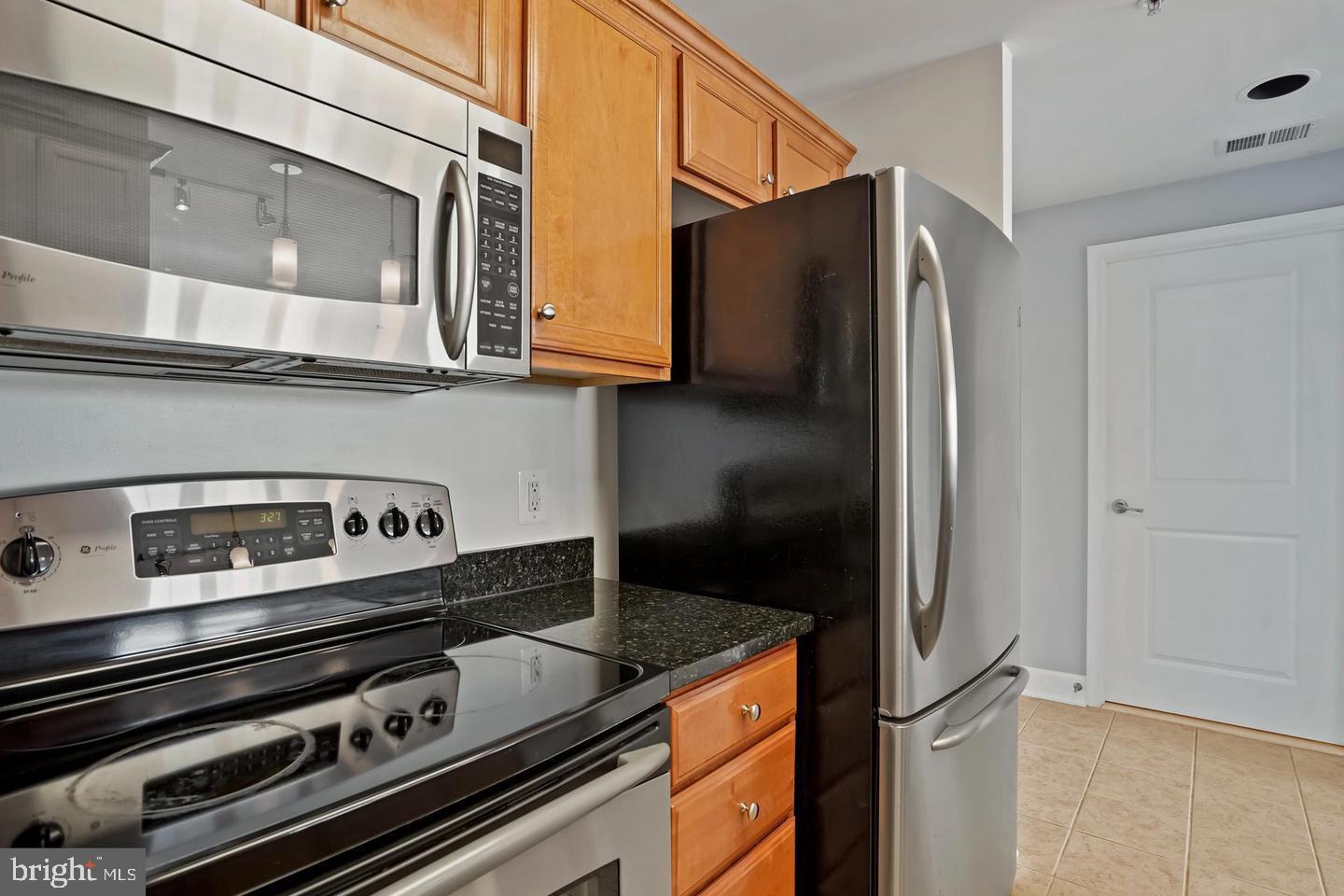 CARLTON HOUSE - Residential Lease