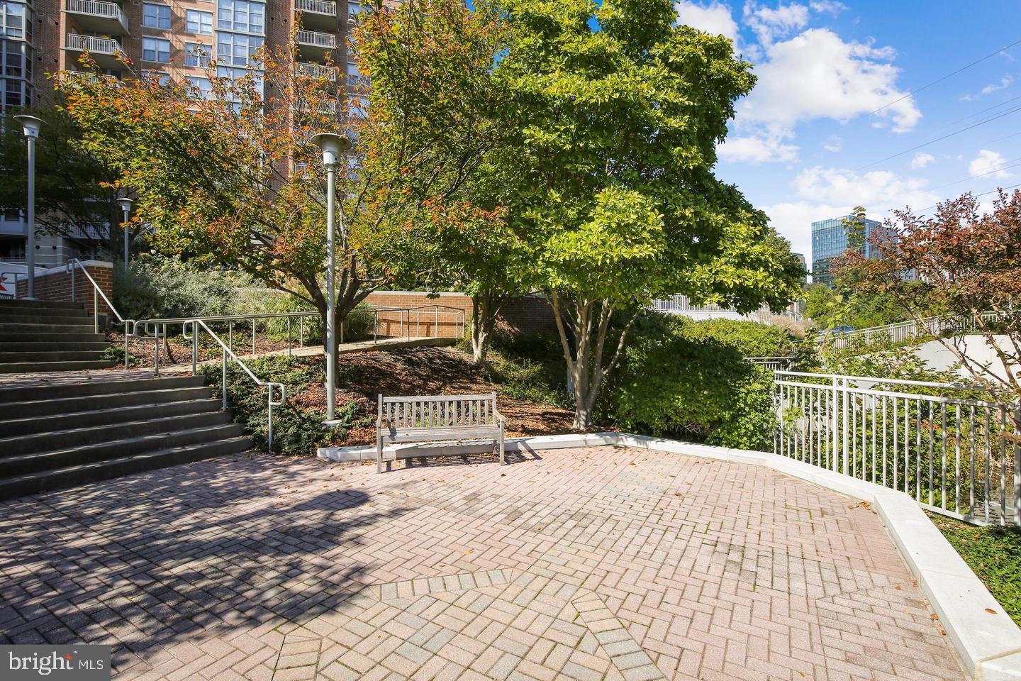 CARLTON HOUSE - Residential Lease