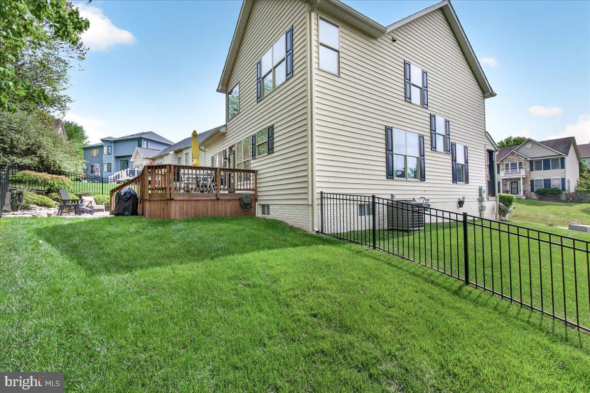 LAKE LINGANORE WOODRIDGE - Residential