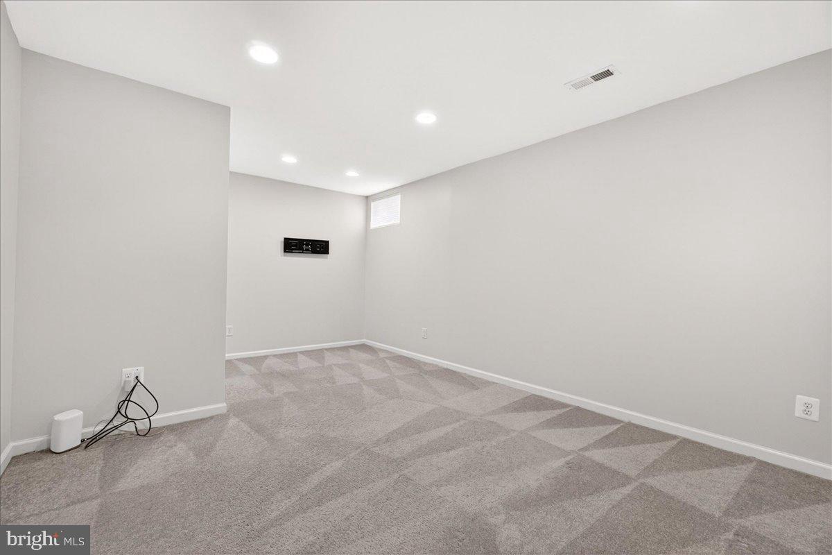 LAKE LINGANORE WOODRIDGE - Residential