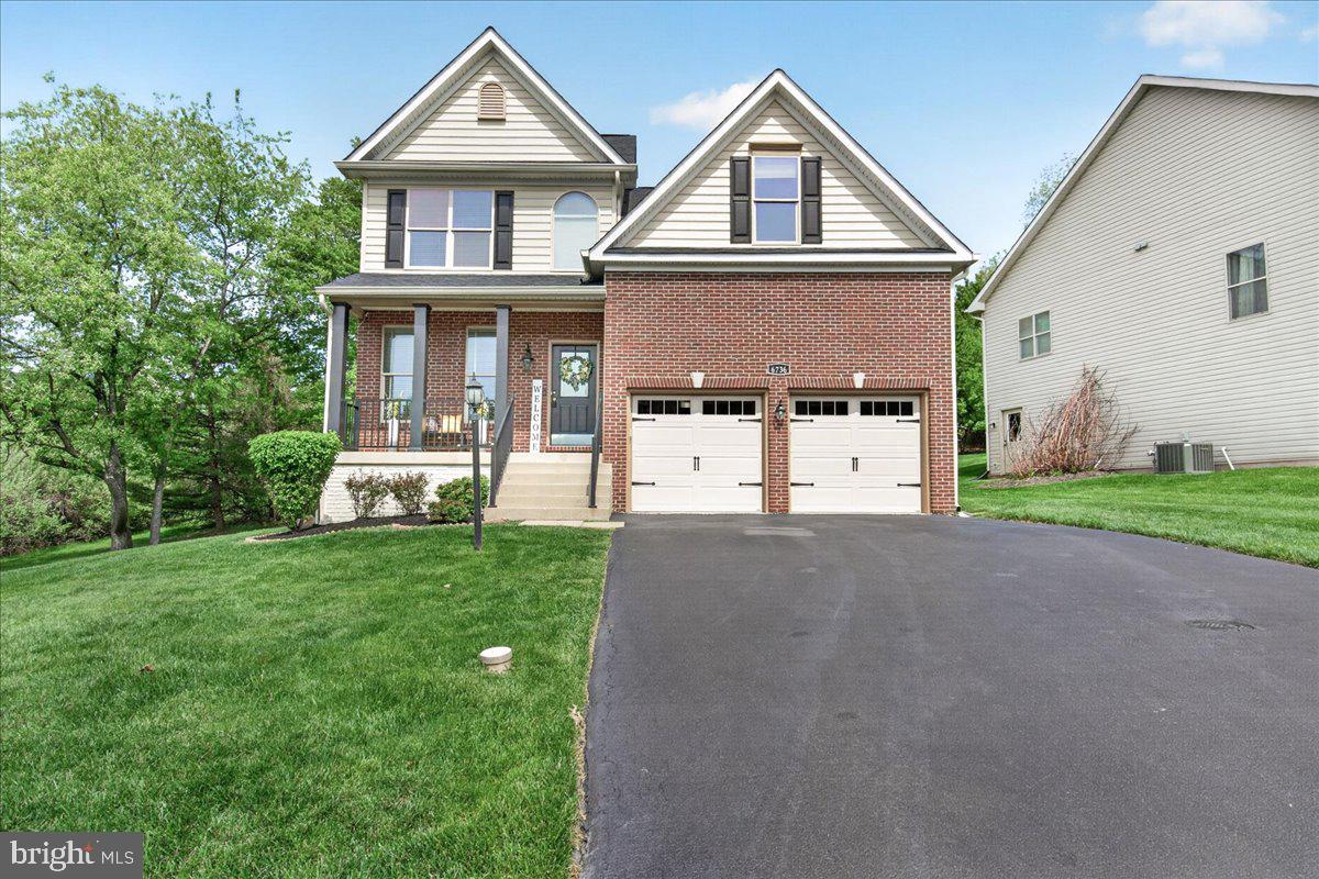 LAKE LINGANORE WOODRIDGE - Residential