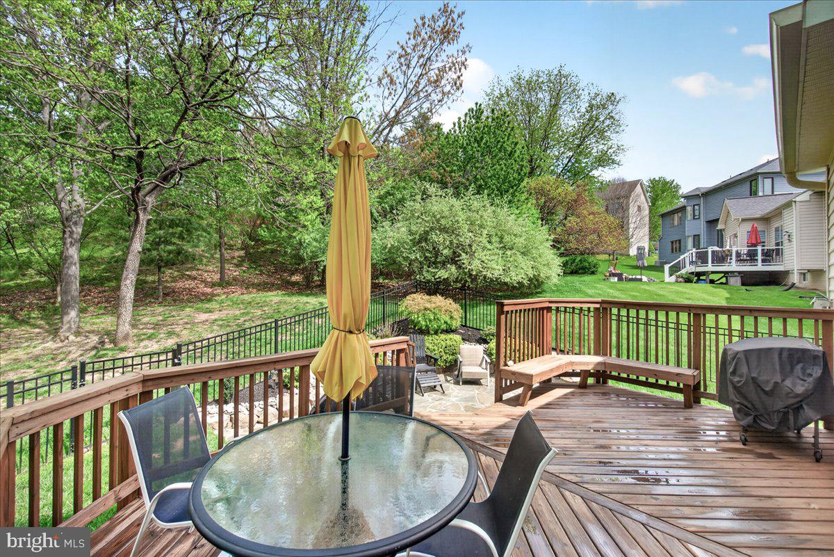 LAKE LINGANORE WOODRIDGE - Residential