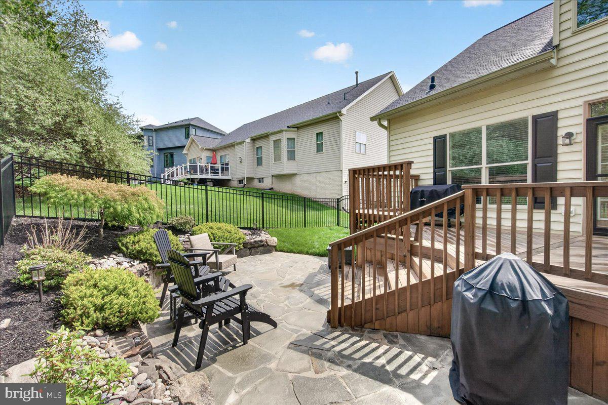 LAKE LINGANORE WOODRIDGE - Residential