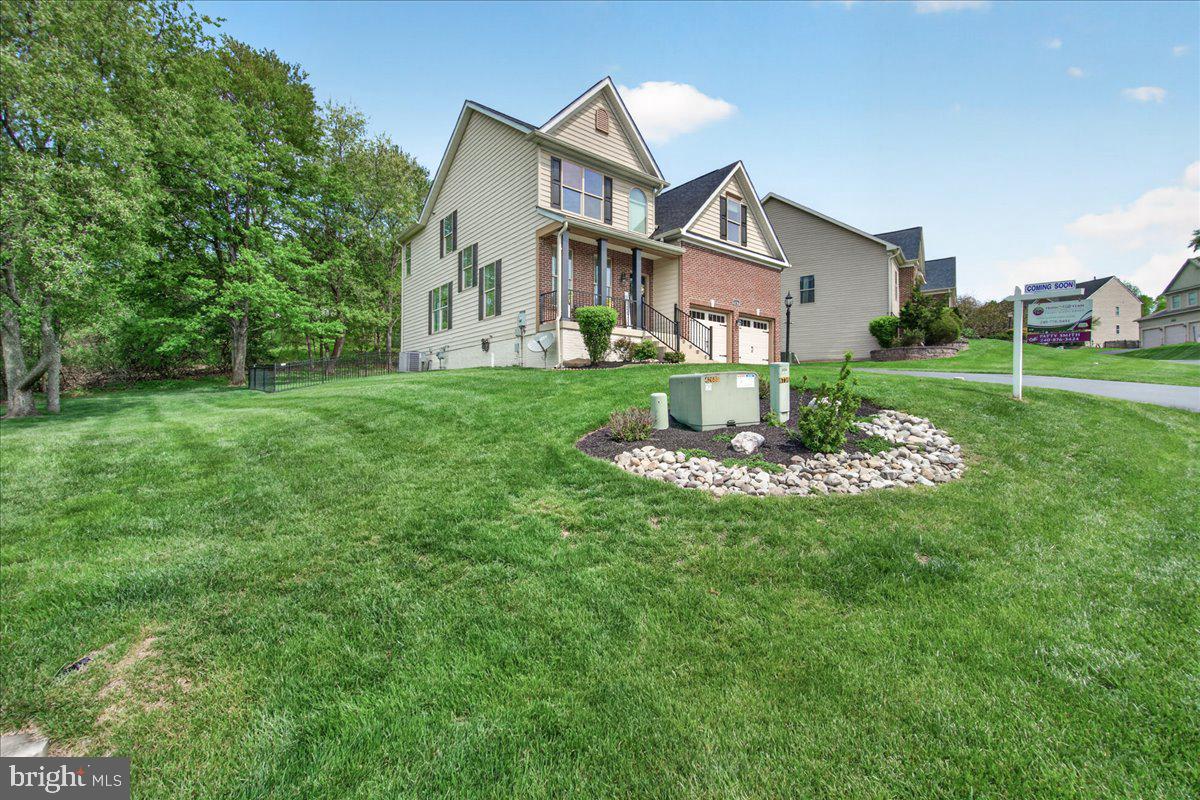 LAKE LINGANORE WOODRIDGE - Residential