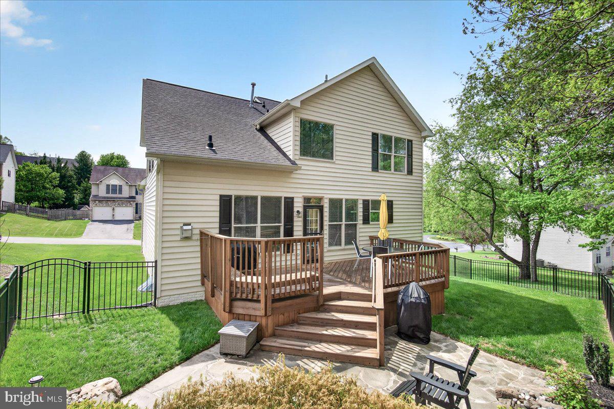 LAKE LINGANORE WOODRIDGE - Residential