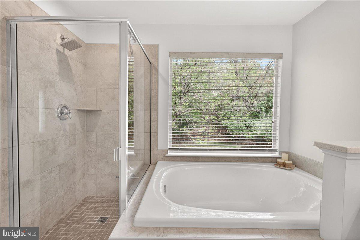 LAKE LINGANORE WOODRIDGE - Residential