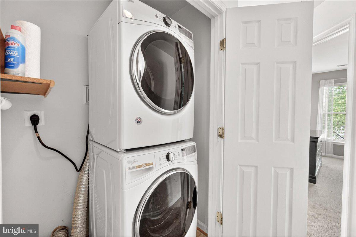 LAKE LINGANORE WOODRIDGE - Residential