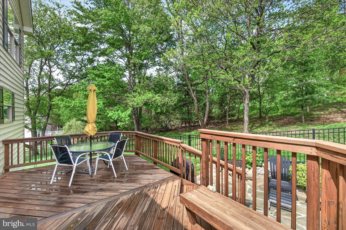 LAKE LINGANORE WOODRIDGE - Residential