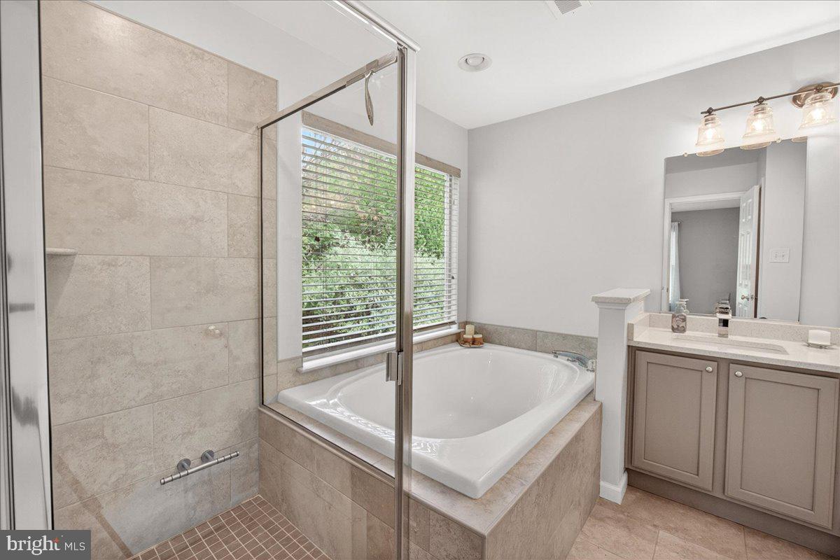 LAKE LINGANORE WOODRIDGE - Residential