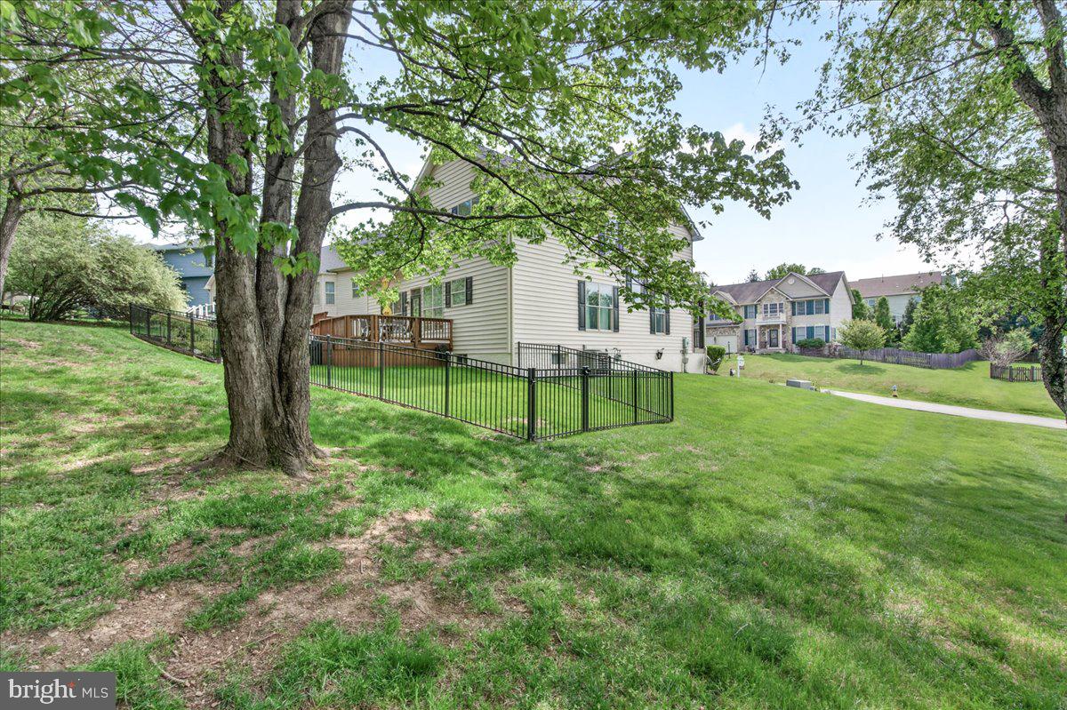 LAKE LINGANORE WOODRIDGE - Residential