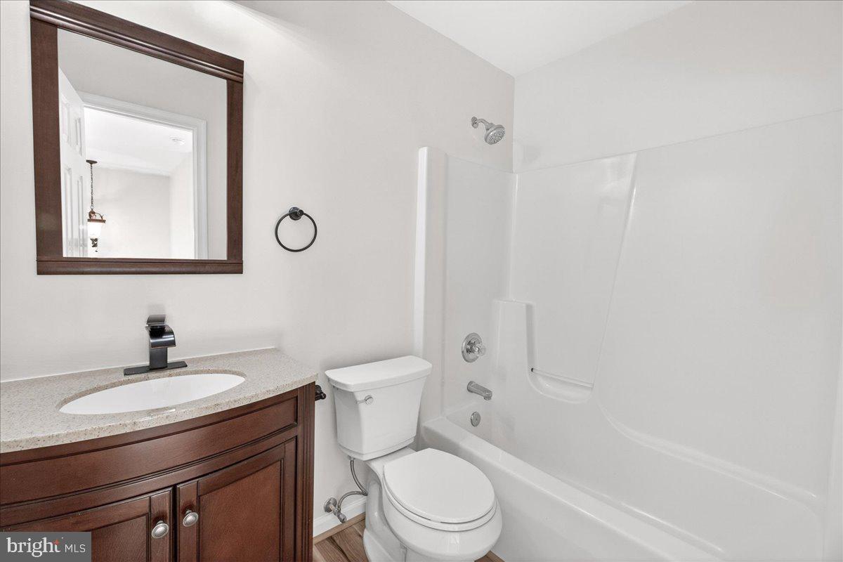 LAKE LINGANORE WOODRIDGE - Residential