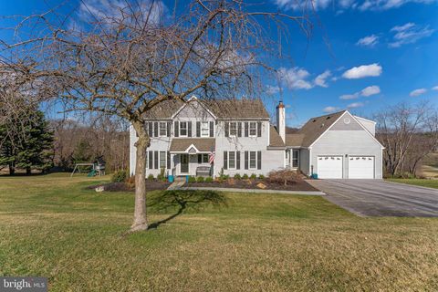 Homes For Sale - 8 Matthews Run<br/> CHESTER SPRINGS, PA 19425