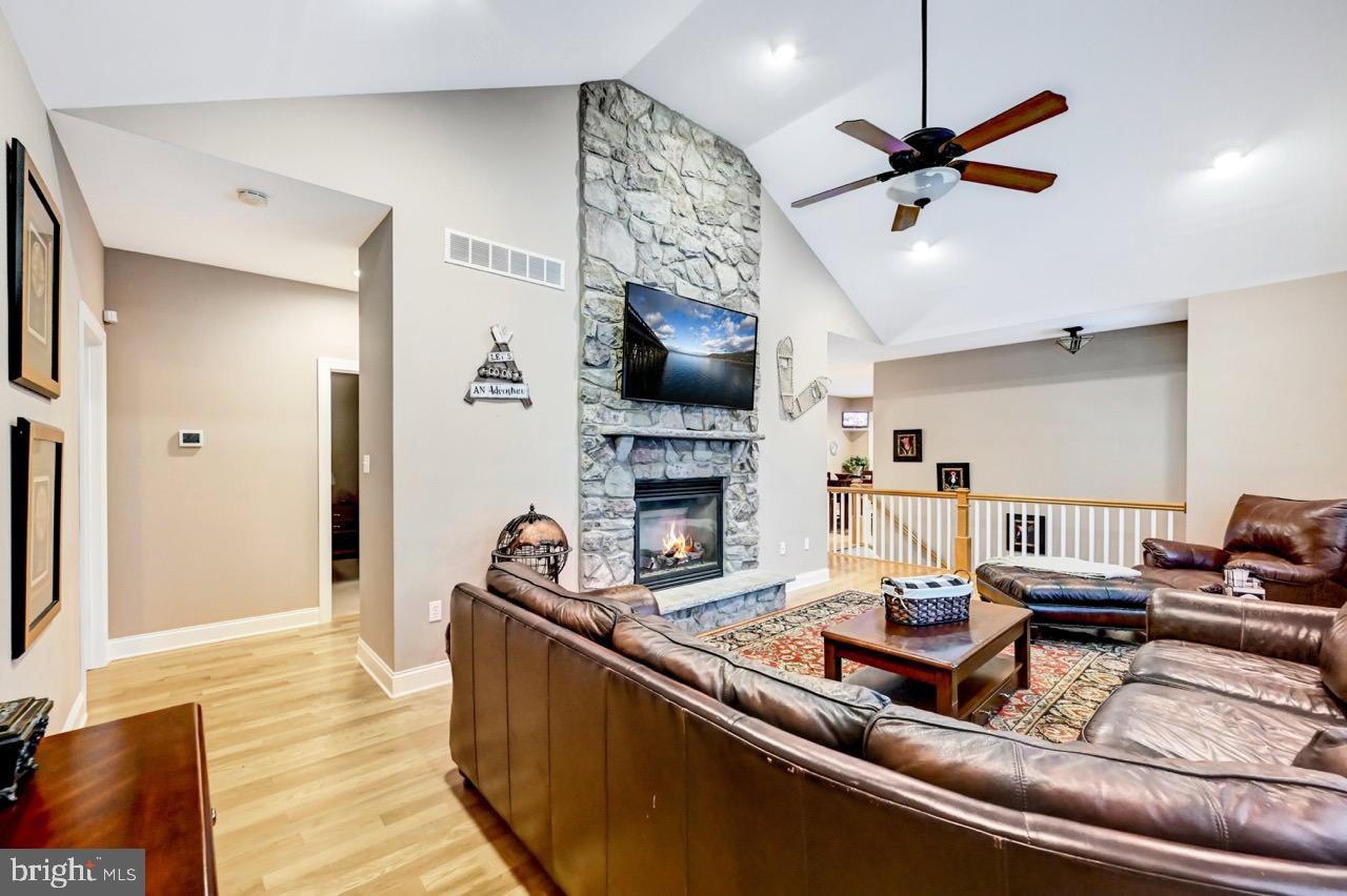 LAURELWOODS II - Residential