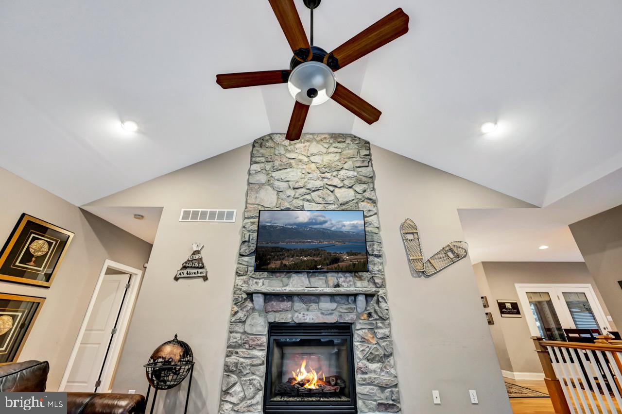 LAURELWOODS II - Residential