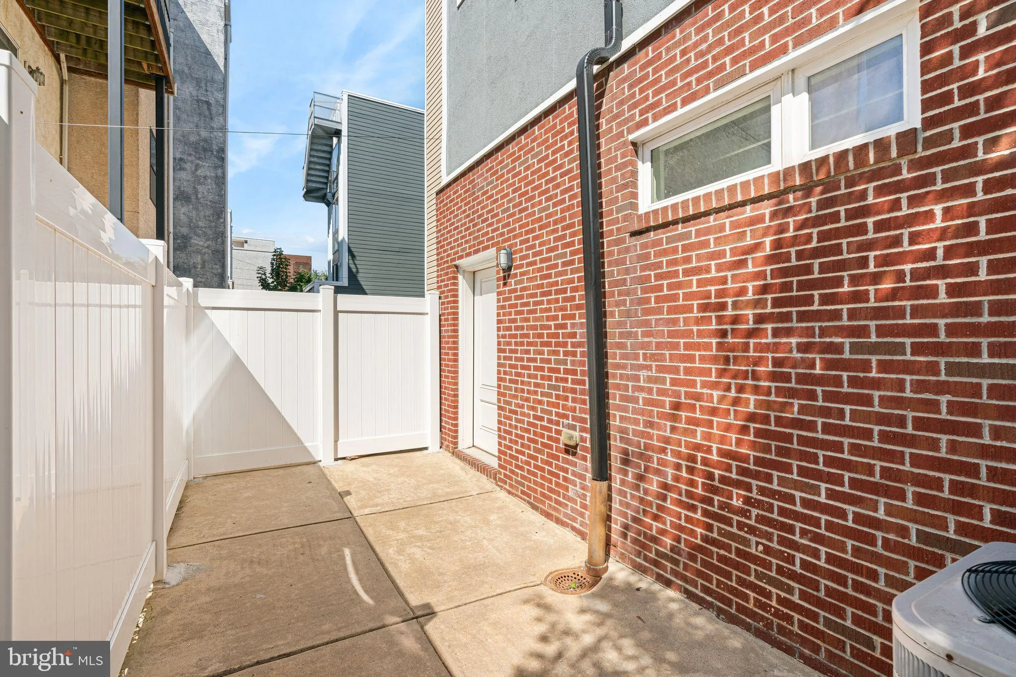 Philadelphia, Pennsylvania 19130, United States, 2 Bedrooms Bedrooms, ,3 BathroomsBathrooms,Residential,Active,211706