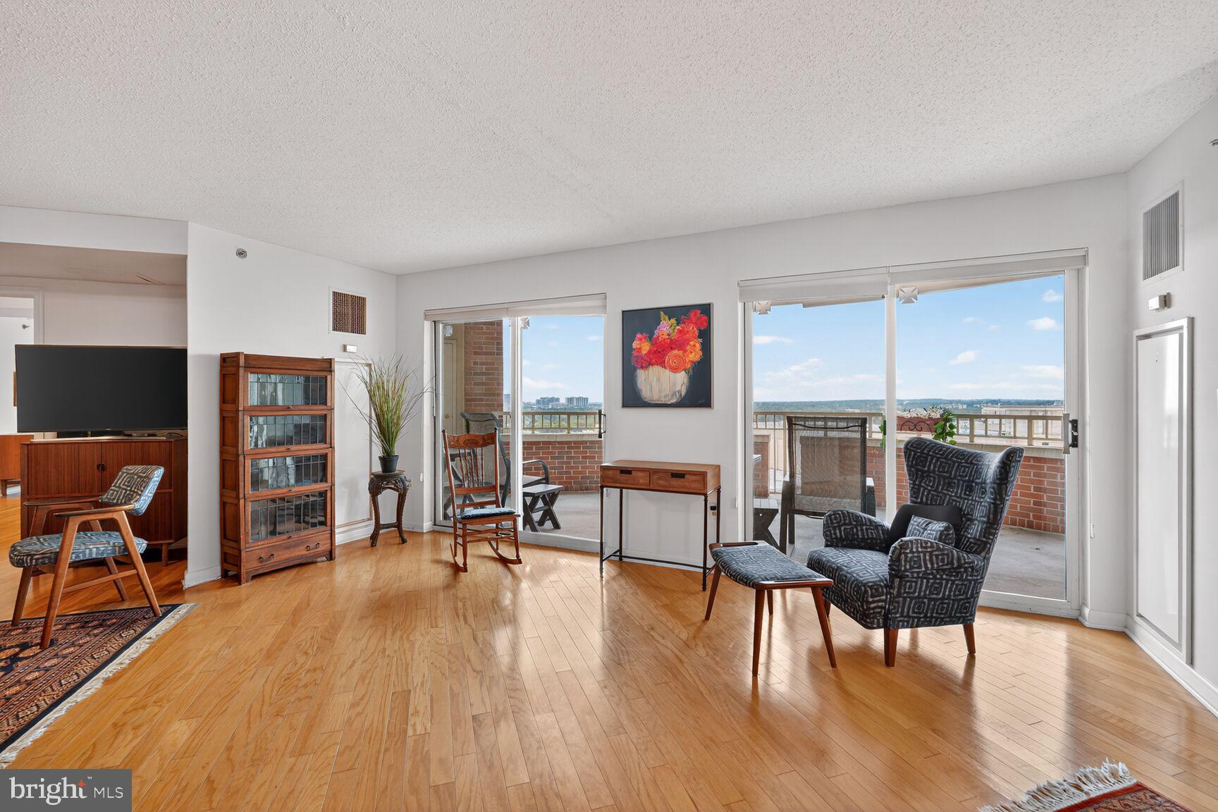 THE JEFFERSON - SUNRISE SENIOR LIVING - Residential