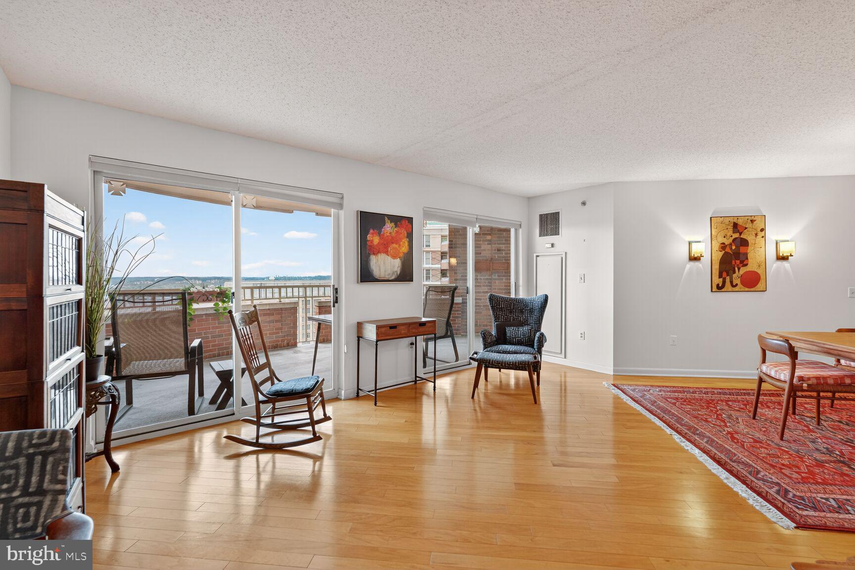 THE JEFFERSON - SUNRISE SENIOR LIVING - Residential