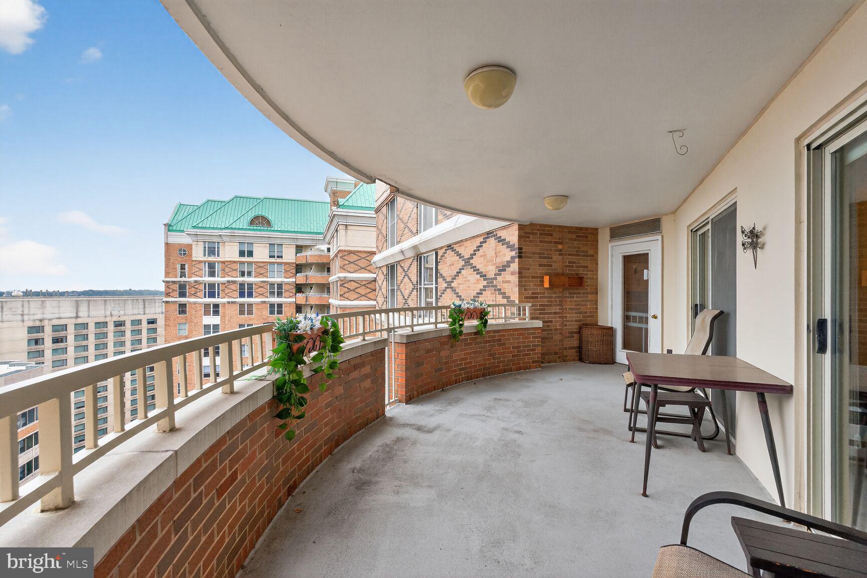 THE JEFFERSON - SUNRISE SENIOR LIVING - Residential