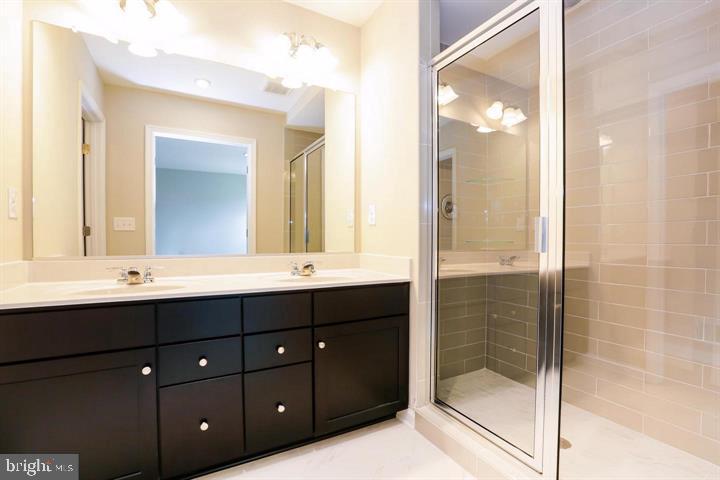 LOUDOUN PLACE - Residential Lease