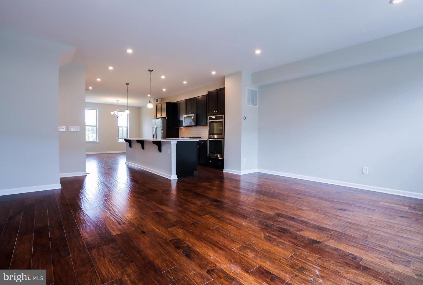 LOUDOUN PLACE - Residential Lease