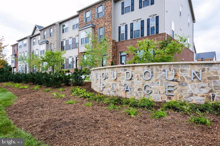 LOUDOUN PLACE - Residential Lease
