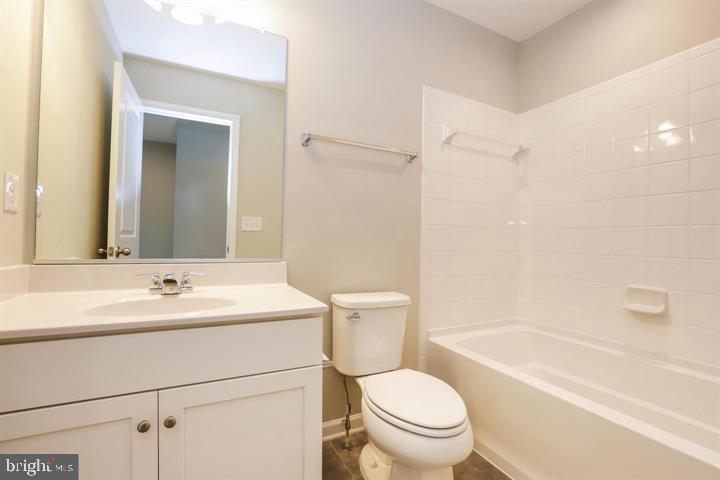 LOUDOUN PLACE - Residential Lease