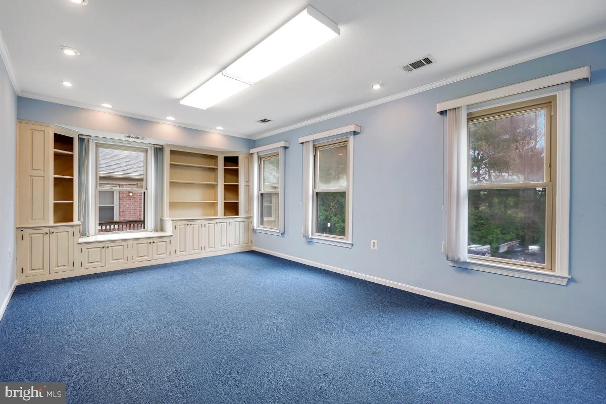 FRANKLIN PARK - Commercial Sale