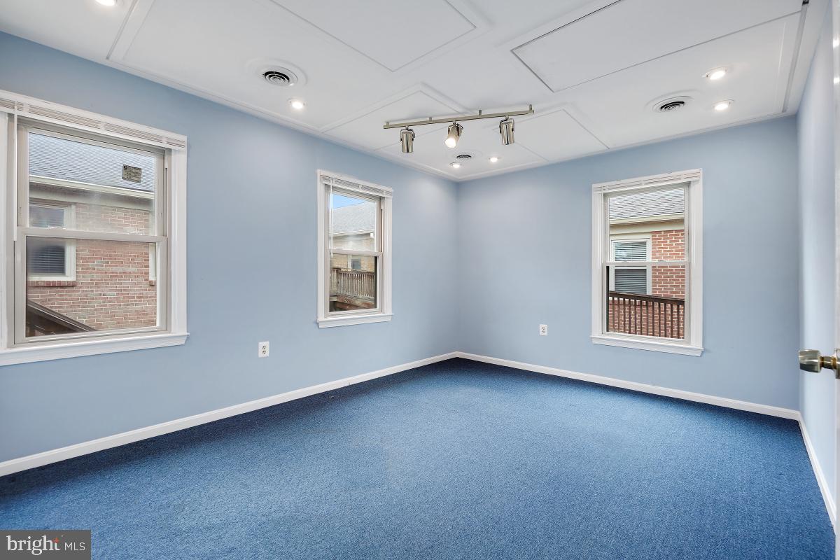 FRANKLIN PARK - Commercial Sale