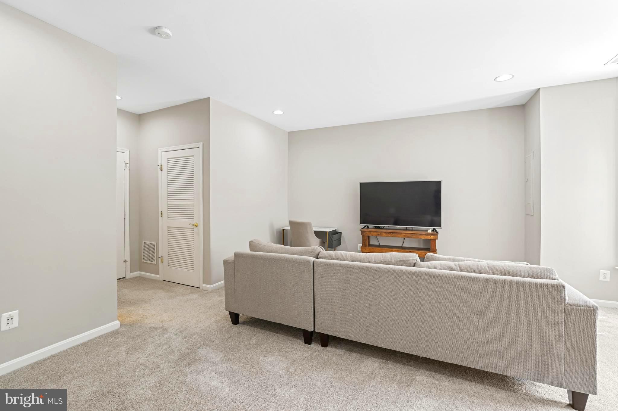 LANSDOWNE ON THE POTOMAC - Residential Lease