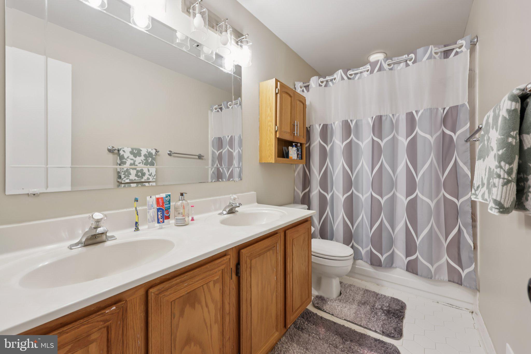 SOUTHERN OAKS - Residential