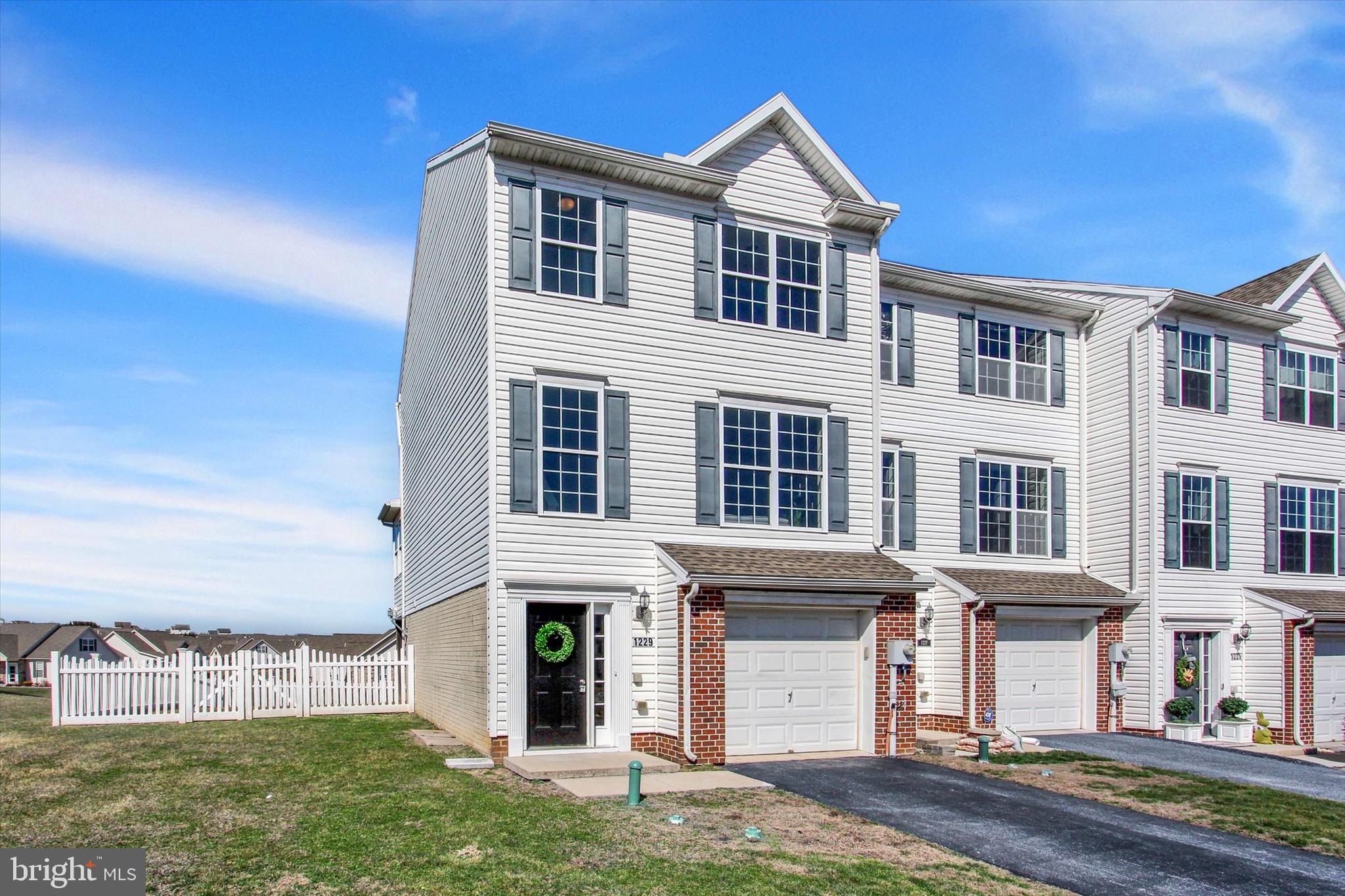 JACKSON HEIGHTS - Residential