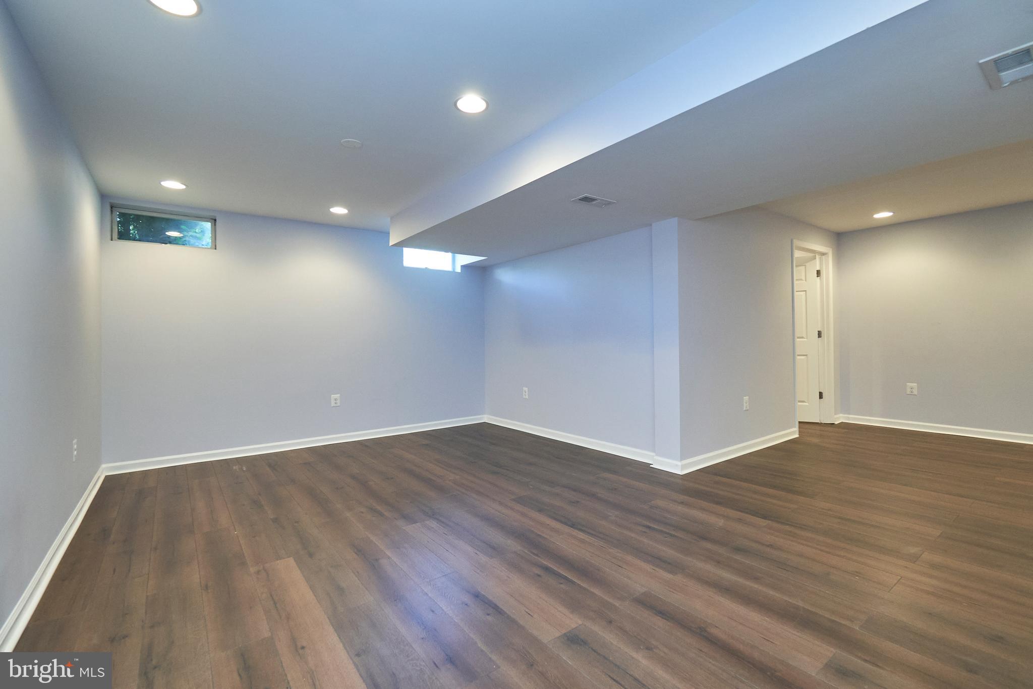 ASHBURN VILLAGE - Residential Lease